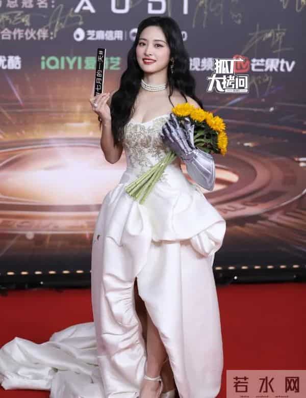 微博视界大会:杨幂丰满有料,关晓彤珠圆玉润,蒋欣美一大跳