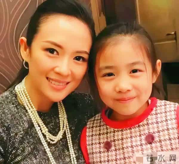 汪峰坐不住了？拿到抚养权的章子怡，把女儿宠成了“掌心光”