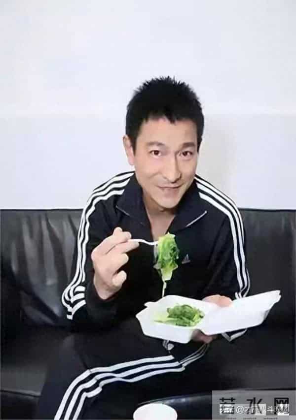 62岁刘德华晒一日三餐，网友：太狠了，难怪看起来像40岁