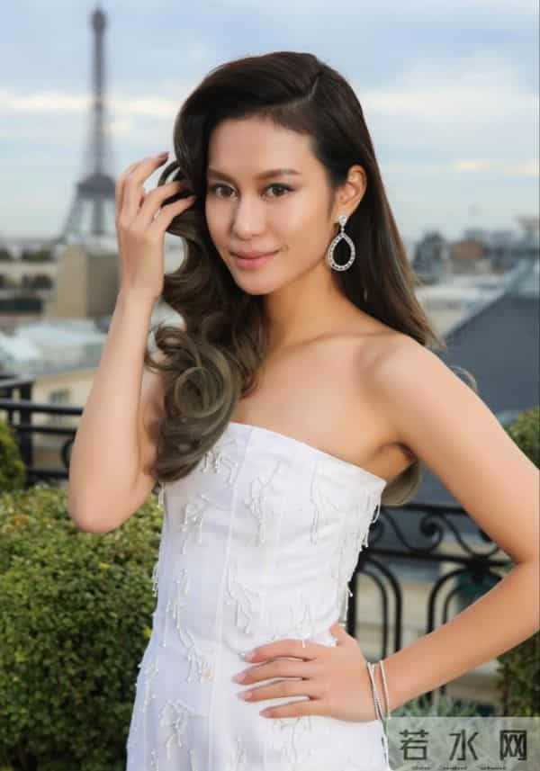 陈可辛吴君如19岁女儿参加巴黎名媛舞会，张艺谋女儿等人也参加过