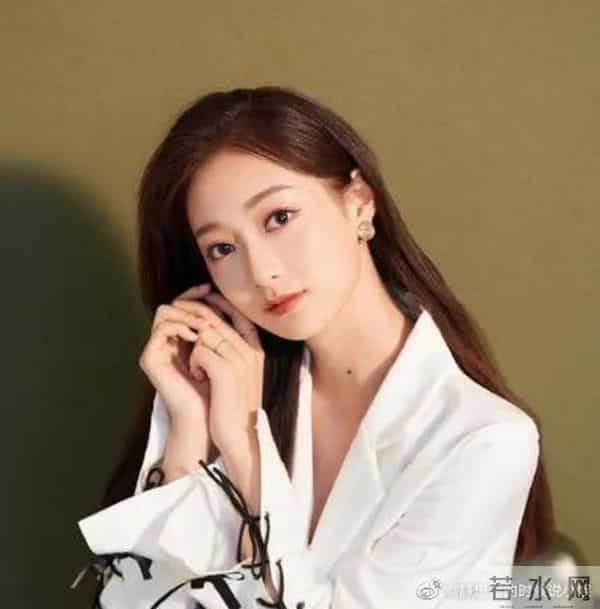 中传校花冯琳当主持人啦！不愧是最美领读员 这颜值不比明星差