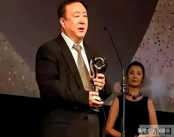 一婚娶央视主持人，二婚娶演员，三婚娶小30岁美女，64岁终于当爹