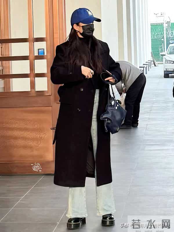 杨幂把大衣穿明白了 酷飒慵懒全拿捏 普通人这么搭 出街也能有明星范