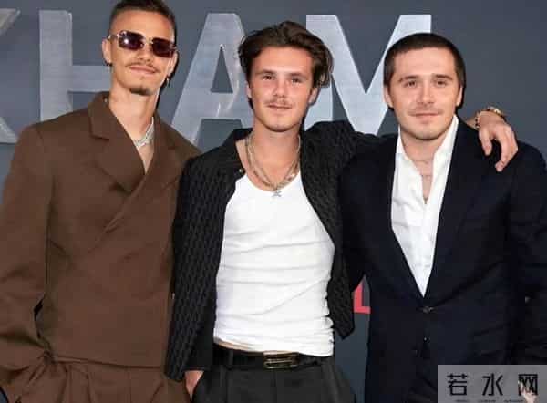 50岁贝克汉姆带妻儿领勋章,14岁小七好漂亮,布鲁克林依旧没露面