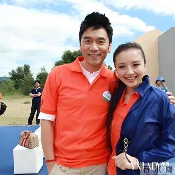 林依轮给长子庆生，26岁林子濠帅得像混血，西华蹲地照顾86岁婆婆