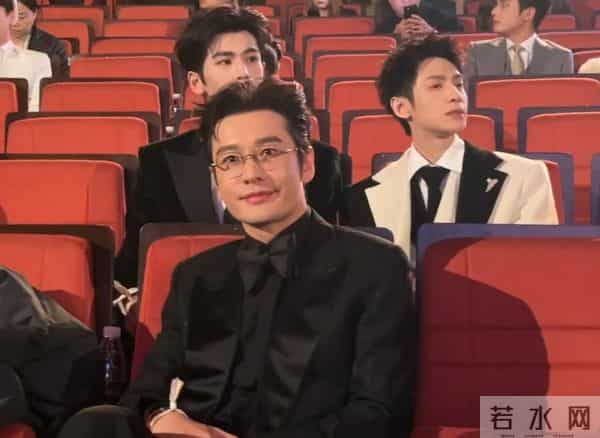 微博视界,蒋欣坐第二排C位,马伊琍靠边,多年女主角比不过配角