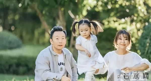 丁克15 年遭婆婆催生，41岁生下“矮小症”女儿，王小骞如今怎样了