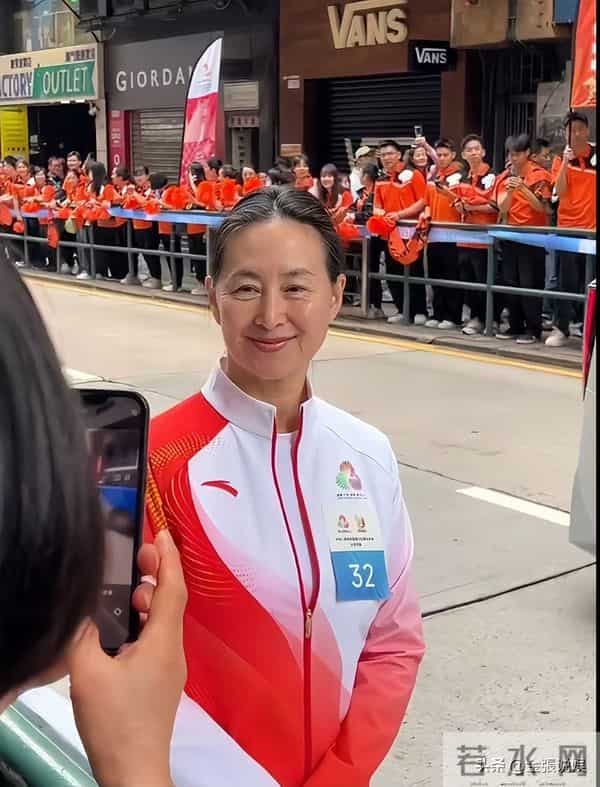 何超琼近况曝光，生图满头白发还有老年斑，和澳门大会判若两人