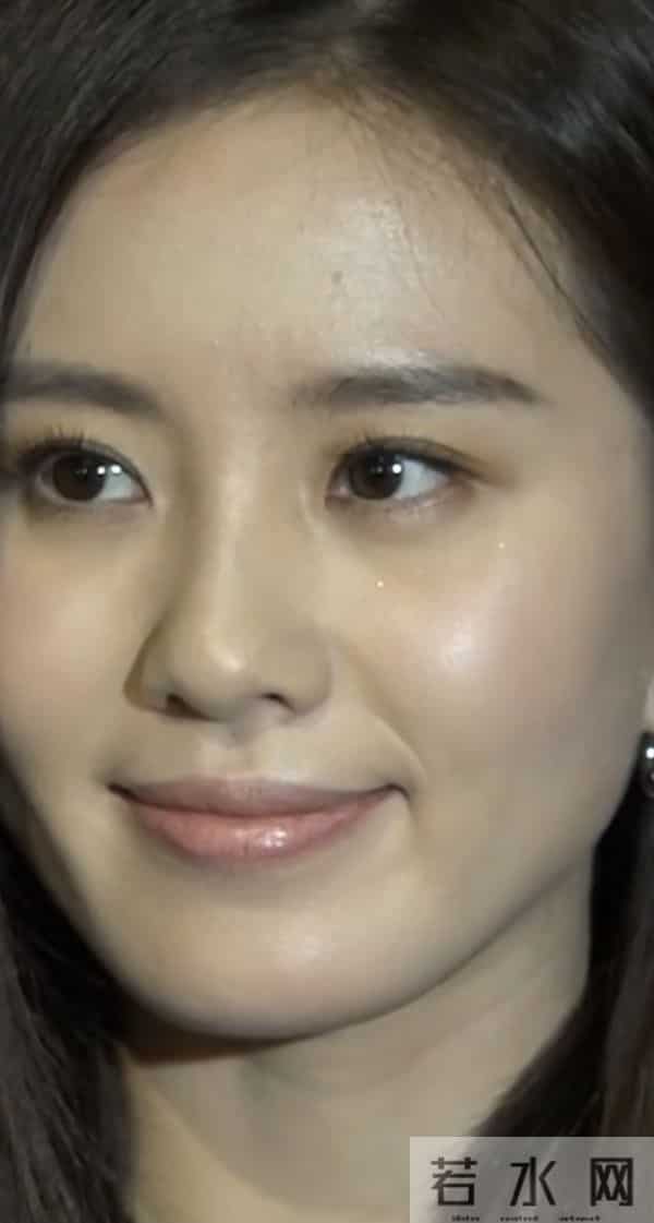 刘诗诗的素颜好美，看上去很健康的样子，比年轻的时候耐看