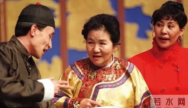 红毯上争相斗艳，娱乐圈女星打着为艺术献身的幌子，该遮一遮了！