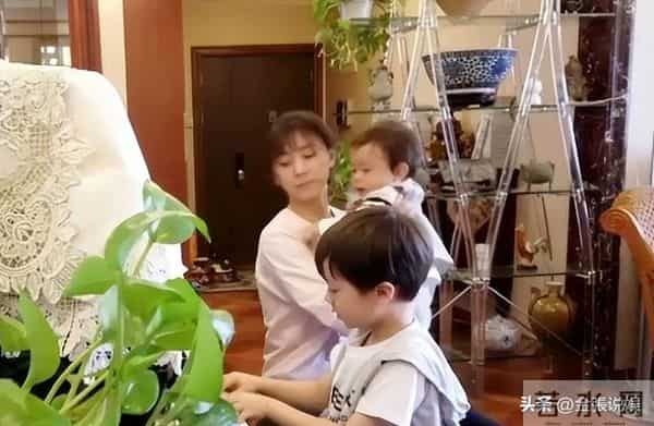 一婚娶央视主持人，二婚娶演员，三婚娶小30岁美女，64岁终于当爹