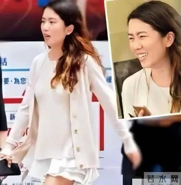 黎明现身街头,老婆阿wing贤妻良母