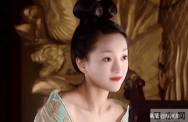 年过50岁的周迅一头白发，无儿无女成为了这辈子最大的遗憾！