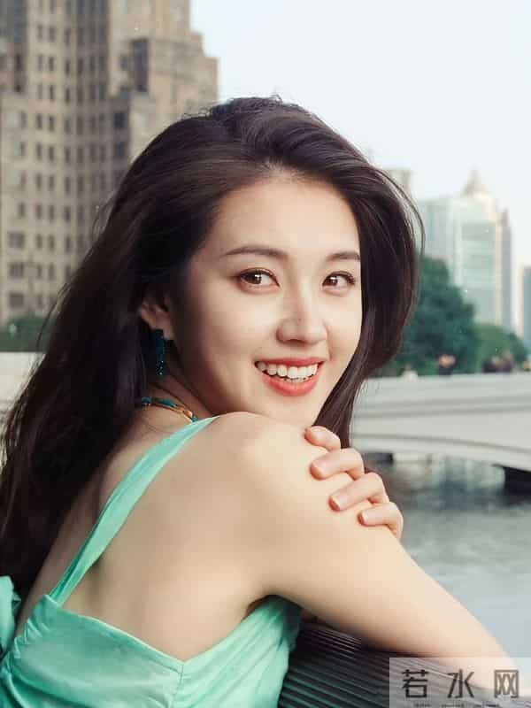 终于理解为什么叫她“短剧颜值天花板”了!温婉大方,素颜超级美