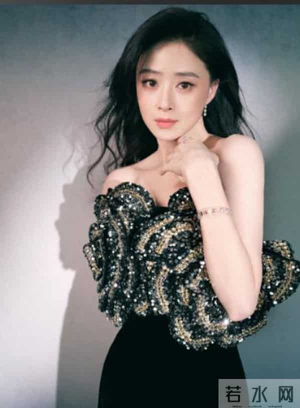 北京这一夜，秦海璐肿了，蒋欣瘦成皮包骨，却被66岁的她惊艳了