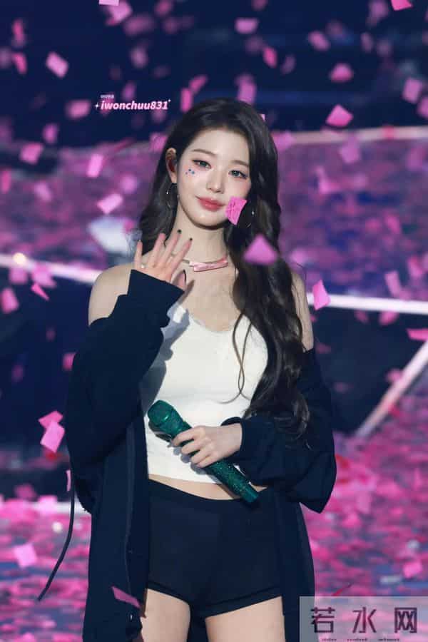 21岁张元英最新美照大胆的白色蕾丝内衣身材变得丰满了！