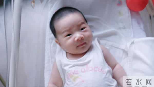 乔杉妻子晒三胎正脸照，公开儿子大名，一儿两女没一个长得像妈妈