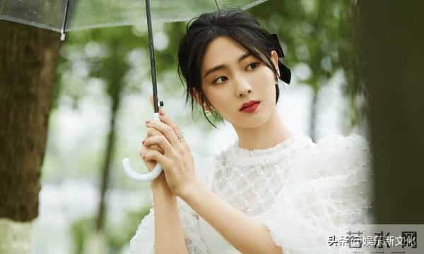 一天三瓜个个离谱:男星复出被举报,女星被曝同居!白百合开撕!