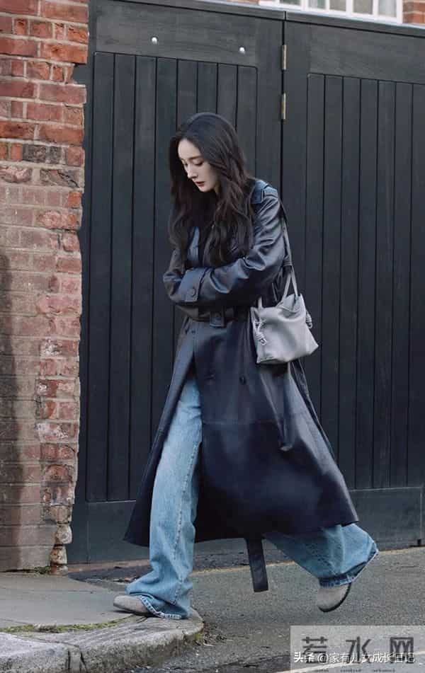 杨幂把大衣穿明白了 酷飒慵懒全拿捏 普通人这么搭 出街也能有明星范