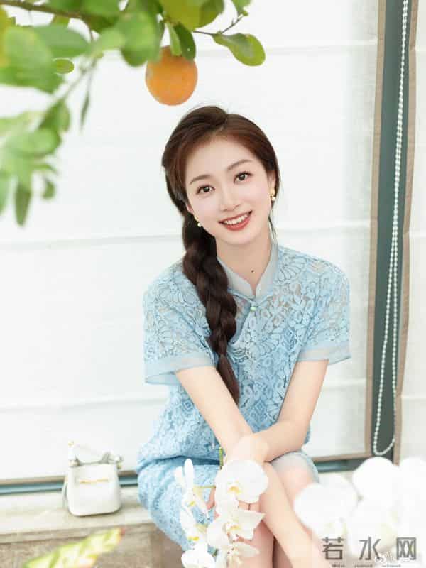 中传校花冯琳当主持人啦！不愧是最美领读员 这颜值不比明星差