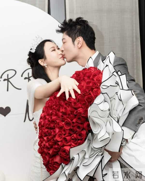 TVB小生富婆妻子，自曝离婚退还前夫钻石名表，如今住2000尺豪宅