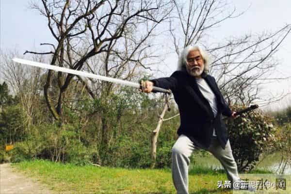 美猴王影业指控张纪中涉嫌职务侵占，数额达800万，张纪中任董事