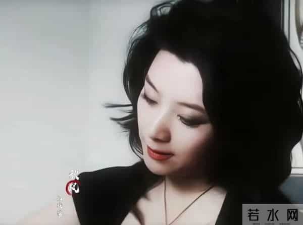 王静真是高大丰满的霸气御姐,独有的气质,丰韵犹存又明艳大气