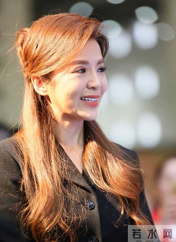 52岁朱迅近况曝光！面色苍白不敢认，网友：怎么变成这样了！