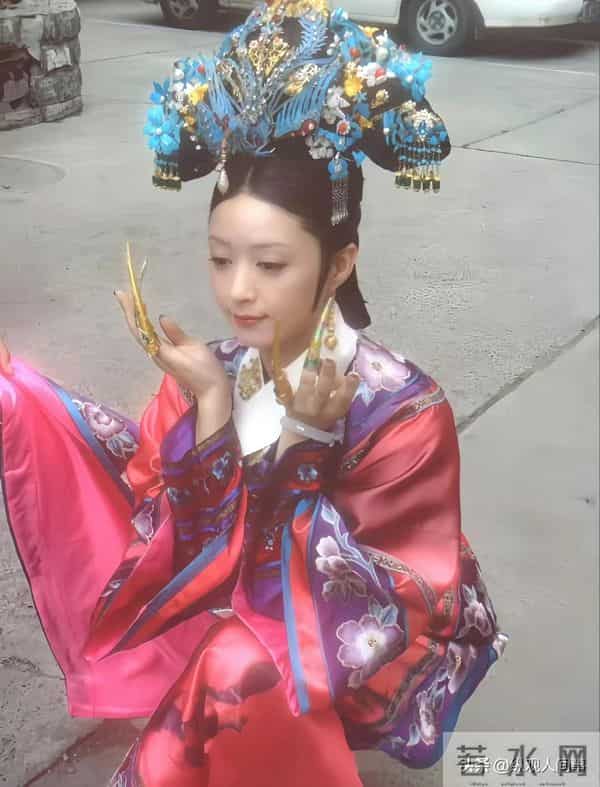 上海红毯：惠英红脸肿胀，蒋欣头包脸骨相绝，胡杏儿斜刘海显老