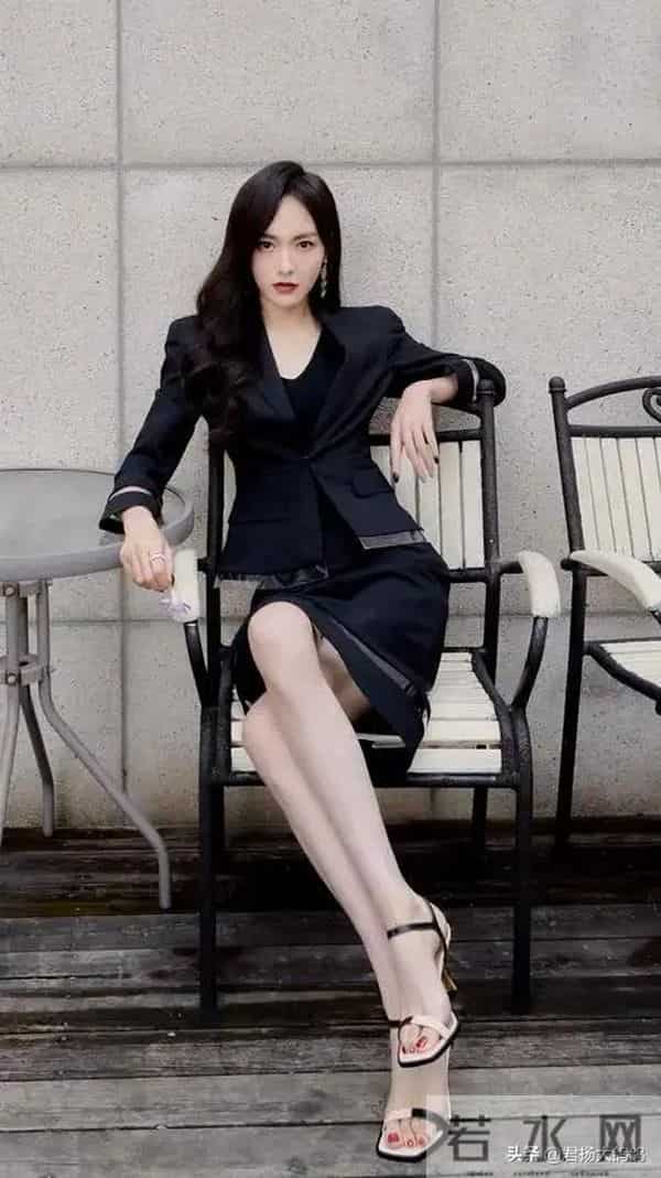 杨幂的腿，倪妮的臀，宋轶的腰，85花的好身材终于藏不住了