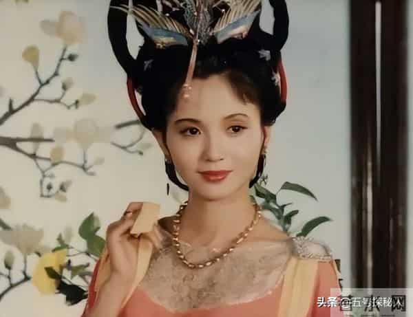 不拍吻戏，不嫁豪门，30岁自毁前程演妈妈，丈夫是她叛逆的后盾