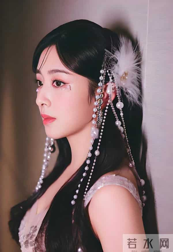 这还是当年超级女声的张含韵吗!简直是深藏不露,身材也太好了!