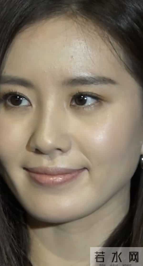 刘诗诗的素颜好美，看上去很健康的样子，比年轻的时候耐看