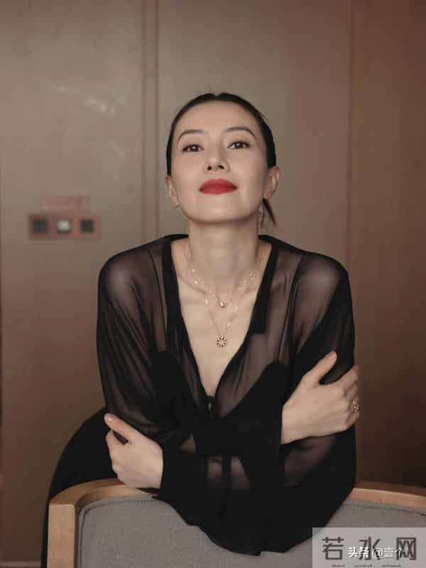 高圆圆太欲了，气质与生活态度沉淀出的立体韵味