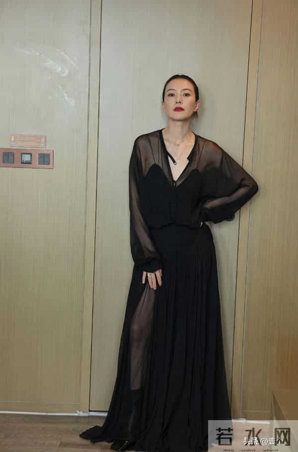 高圆圆太欲了，气质与生活态度沉淀出的立体韵味