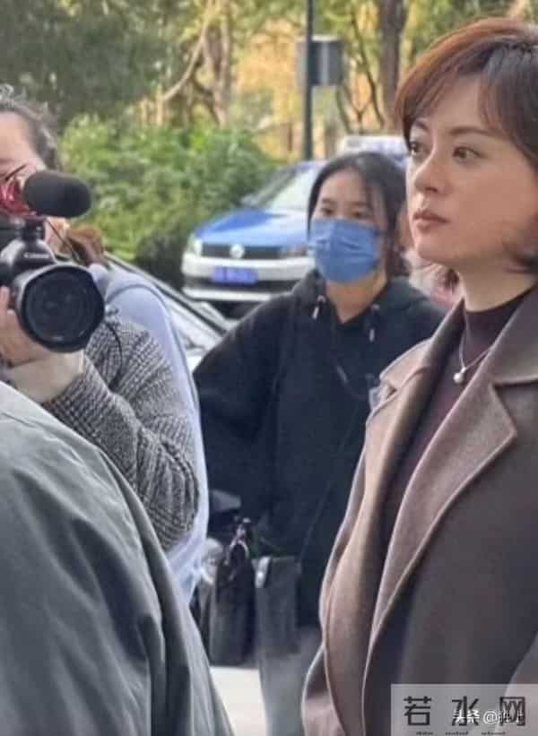 孙俪拍戏路透被疯传，眼球明显突出咬肌变大，终于懂她为何不医美