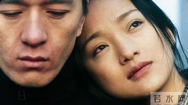 51岁周迅头发花白,一脸老态认不出,强大心态令人叹服!