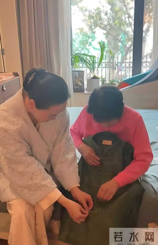 林依轮为大儿子林子濠庆生，55岁比儿子还年轻，87岁母亲已坐轮椅