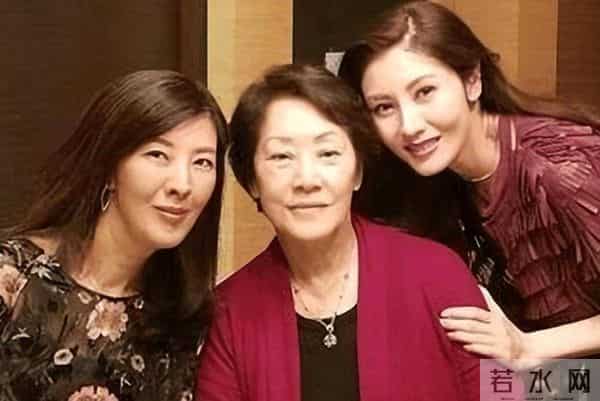 李嘉欣亲姐当婆婆了,有多少人还记得她苦等五年,带球上位的往事