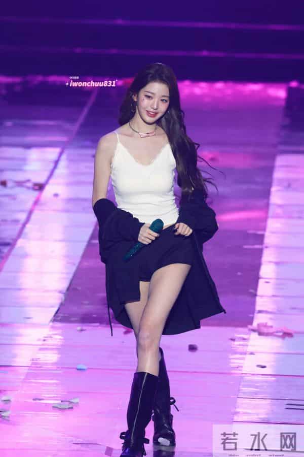 21岁张元英最新美照大胆的白色蕾丝内衣身材变得丰满了！