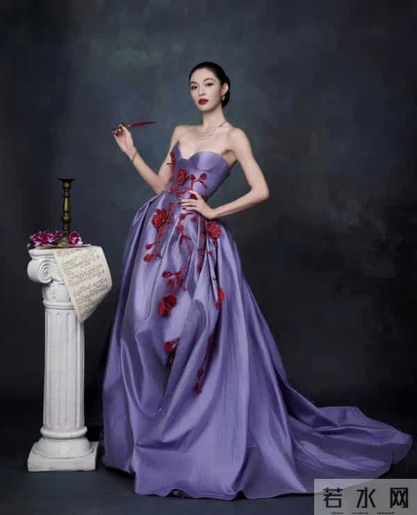 陈可辛吴君如19岁女儿参加巴黎名媛舞会，张艺谋女儿等人也参加过