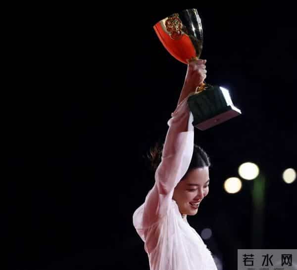 大破防！这一次，41岁的她，把过气女明星的惨，体现的淋漓尽致