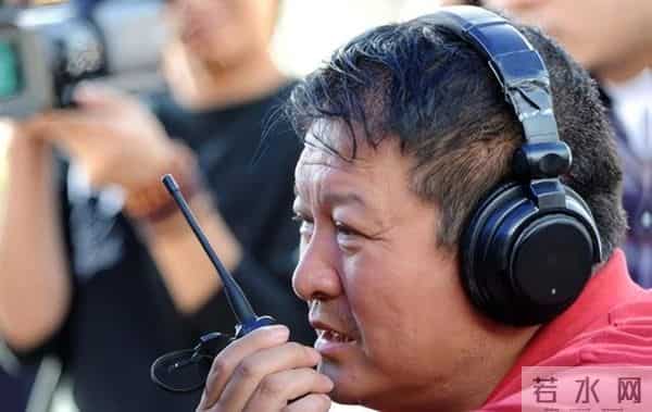 倪萍怎么都没想到，杨亚洲69岁的时候，能带着一家人站到台前