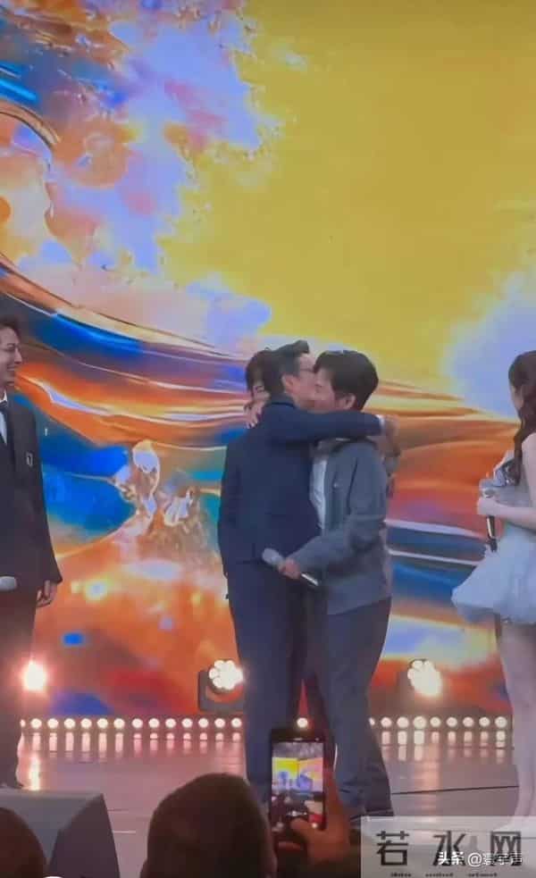 艺人网红跨界主持泛滥，专业门槛持续降低，行业生态该如何救赎？