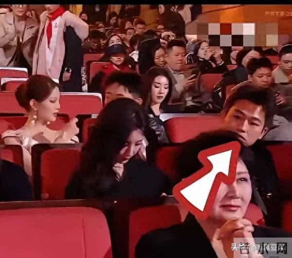 欧豪马思纯同台偷瞄几次？分手7年再同框，这段虐恋藏了多少秘密