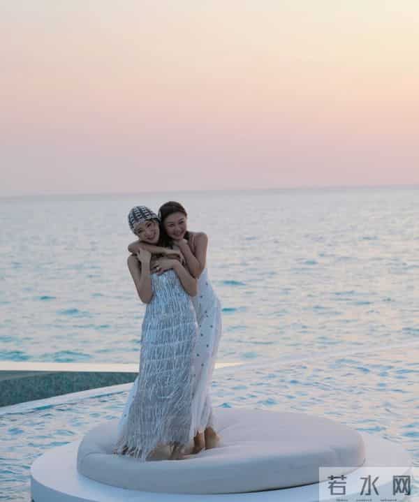 陈赫前妻沙特过39岁生日，许婧和老公漫步秀身材，男方185有胸肌