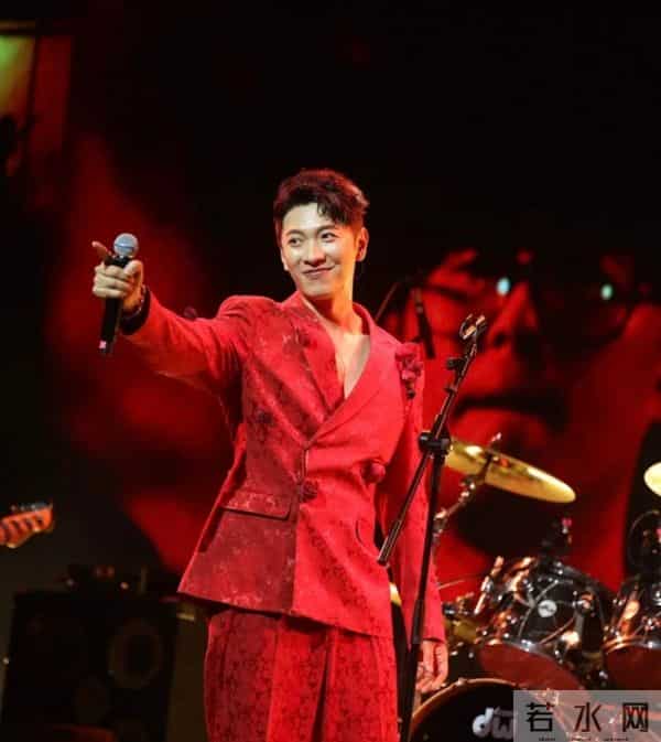 TVB小生富婆妻子，自曝离婚退还前夫钻石名表，如今住2000尺豪宅