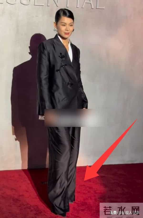 上海红毯：惠英红脸肿胀，蒋欣头包脸骨相绝，胡杏儿斜刘海显老