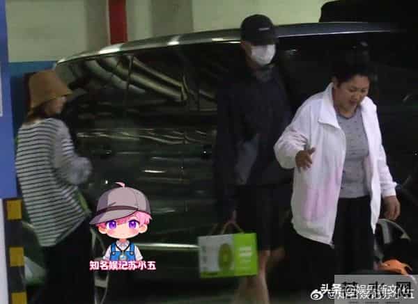 一天三瓜个个离谱:男星复出被举报,女星被曝同居!白百合开撕!