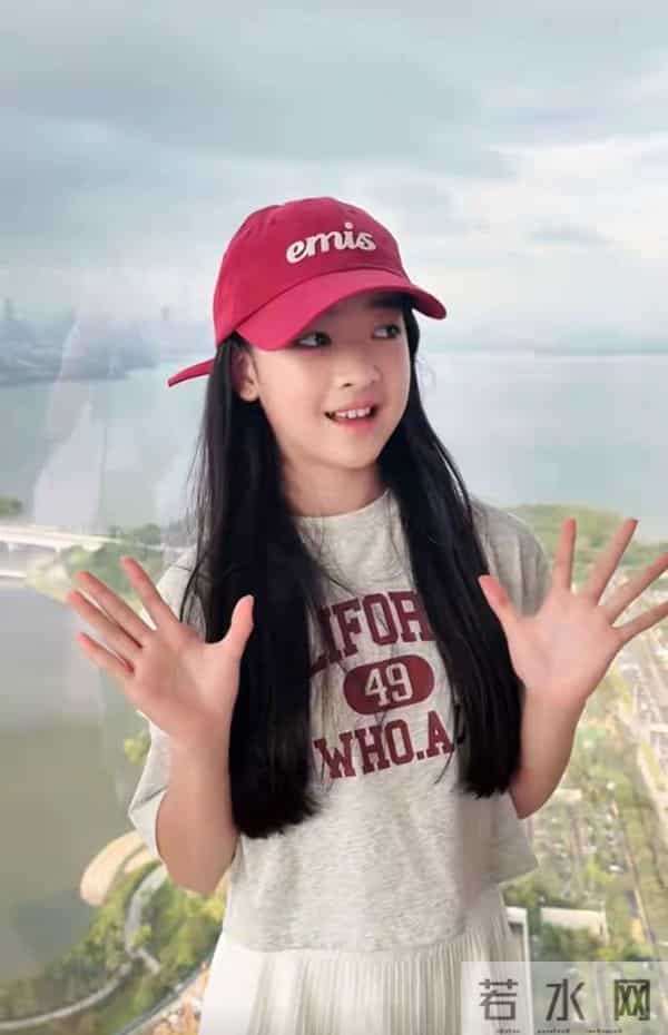 沈佳润之后又一星二代出道备受好评，黄奕之前的自信，如今被打脸